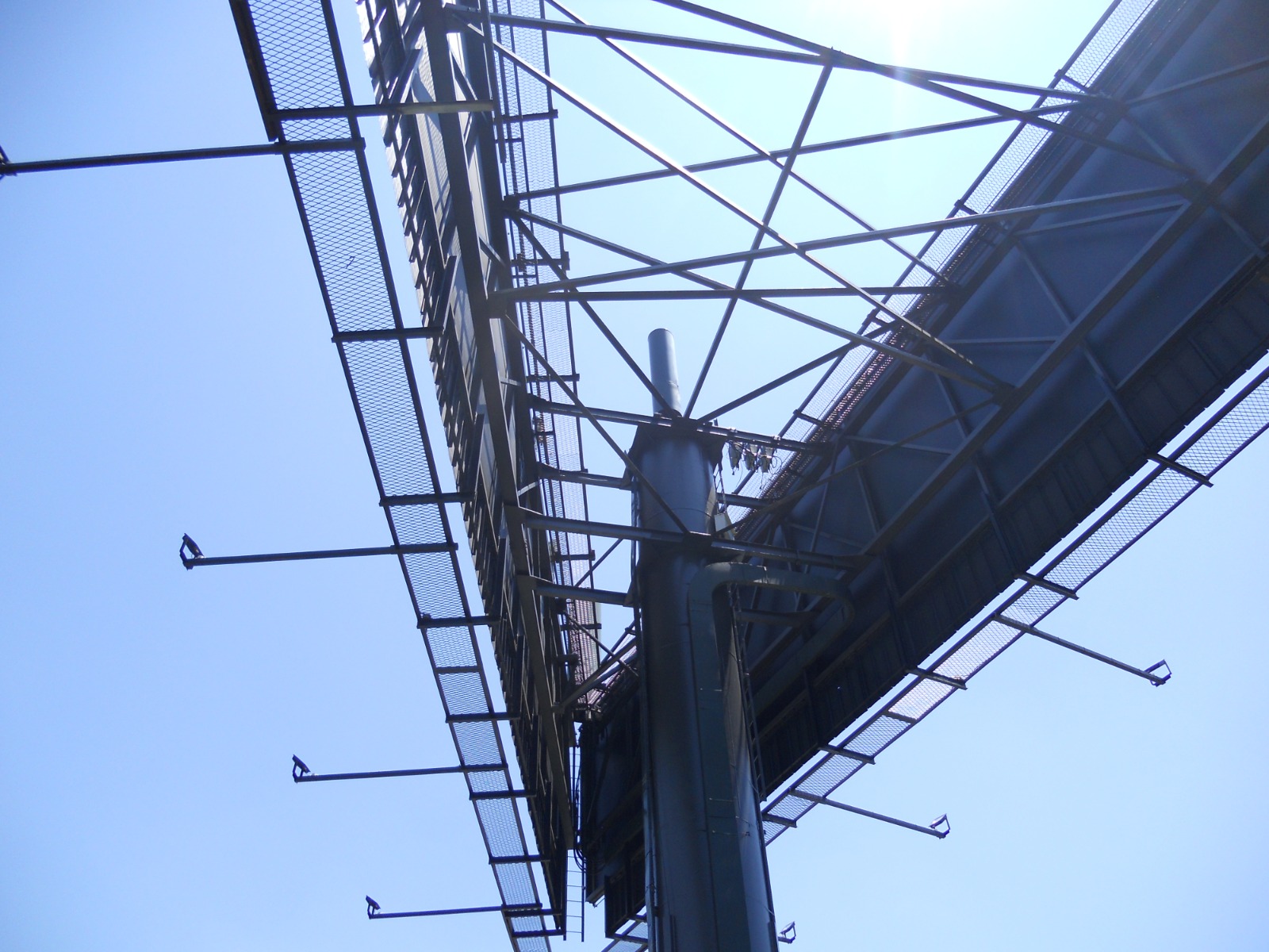 Billboard Integration - Antenna Solution
